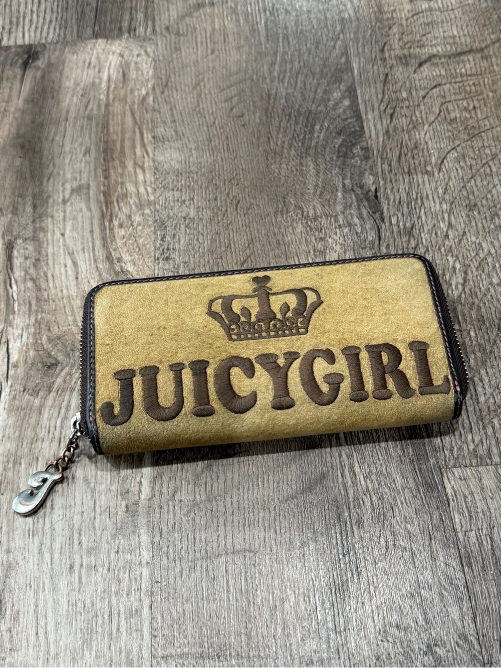 Juicy Couture Y2KJuicyGirl‎ Olive Green and Brown Zip Wallet